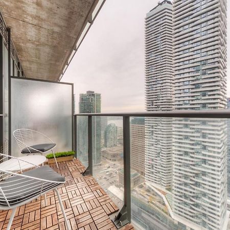 Stylish Newly Furnished Condo With Beautiful Lake View Toronto Exterior photo